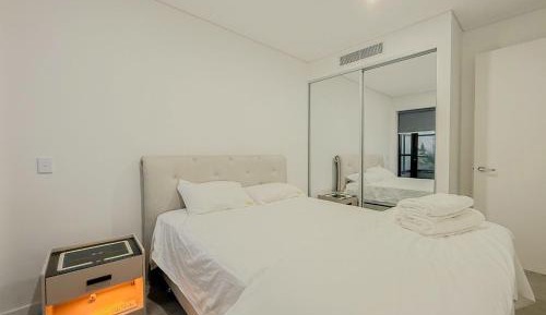 One-Bedroom Queen Suite