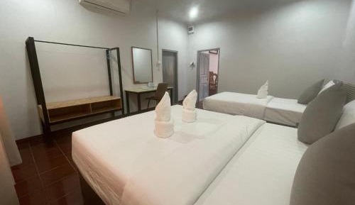 Basic Triple Room with Shared Bathroom