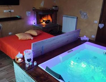 Suite with Hot Tub