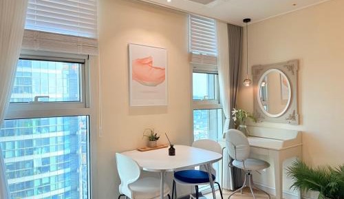 One-Bedroom Apartment with City View