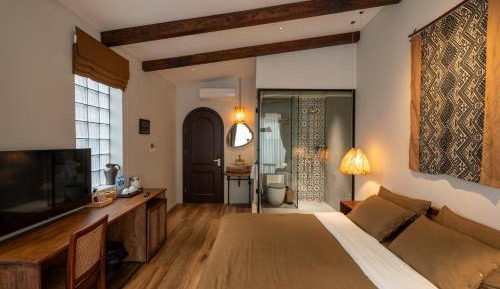Double Room with Balcony (2 Adults + 1 Child)
