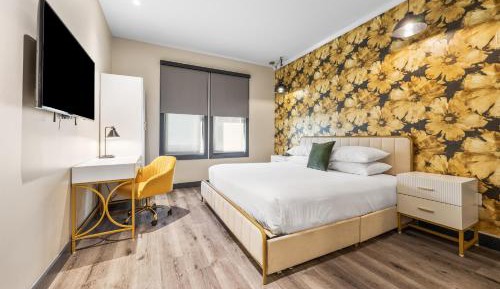 Deluxe King Suite