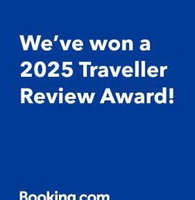 Apartment with Pool View 