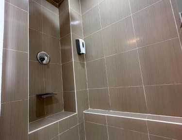Queen Suite with Spa Bath