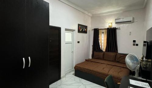 Deluxe Studio