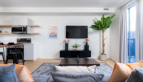 Two-Bedroom Deluxe Apartment with Balcony