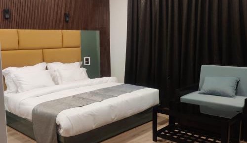 Deluxe Double Room (2 Adults + 1 Child)