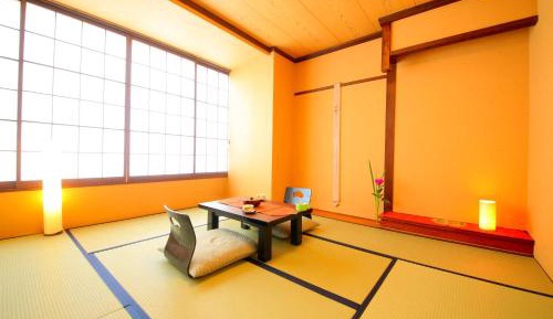 Japanese-Style Twin Room with Shared Bathroom