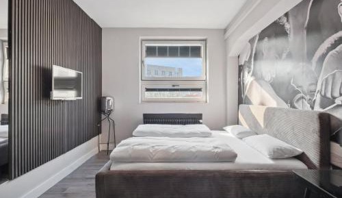 Queen Room with Shared Bathroom
