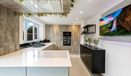 Three-Bedroom Holiday Home 