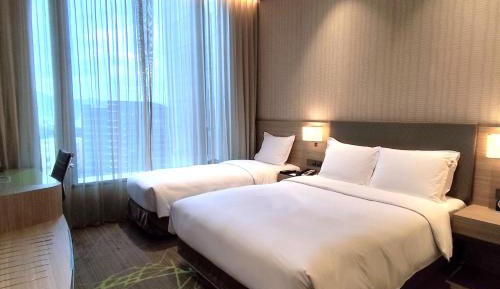 1 Queen 1 Single bed Standard City View