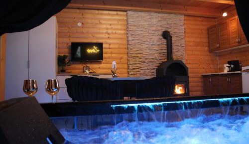 Deluxe Suite with Spa Bath