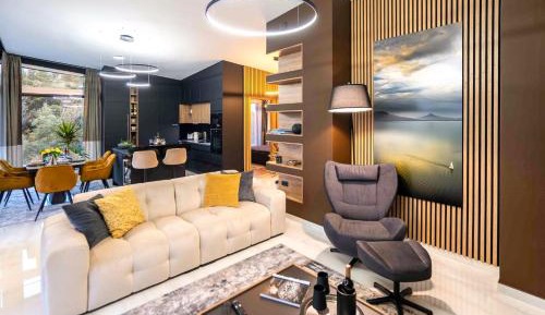 Suite with Lake View