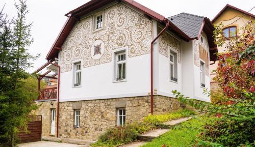 Apartment with Patio and Whirlpool