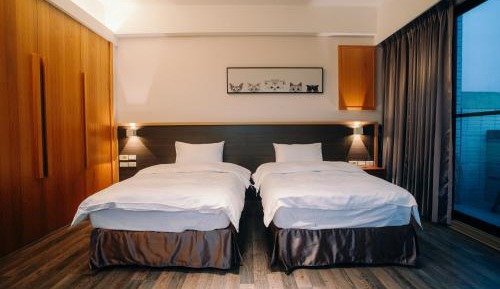 Double or Twin Room with Mountain View