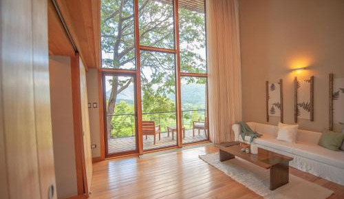 Deluxe Suite with Spa Bath
