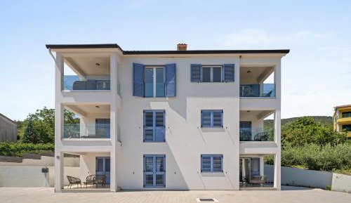 Two-Bedroom Apartment with Terrace and Sea View