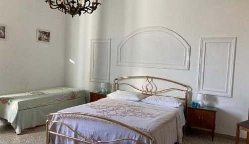 Basic Triple Room with Shared Bathroom