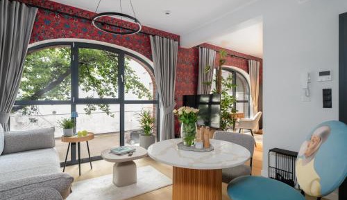 Studio Apartment with King Bed