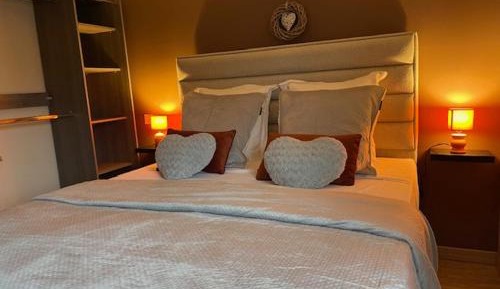 Two-Bedroom Apartment Cigogne