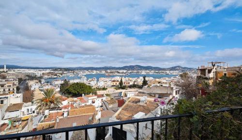 Superior One-Bedroom Apartment