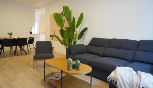 Three-Bedroom Deluxe Apartment