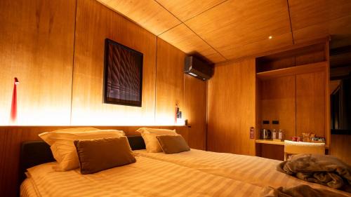 Suite with Mountain View