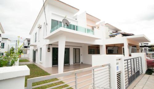 Four-Bedroom Holiday Home