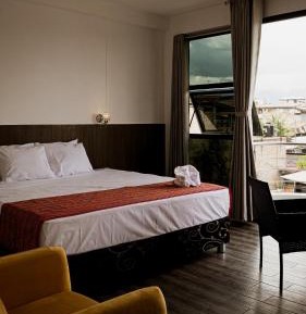 Deluxe King Suite