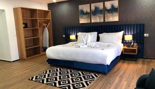 Junior Suite with Pool View