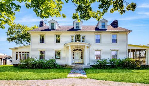 Seven-Bedroom House