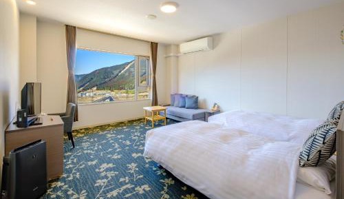 Twin Room with Mountain View
