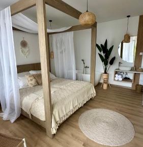 One-Bedroom Apartment with Balcony