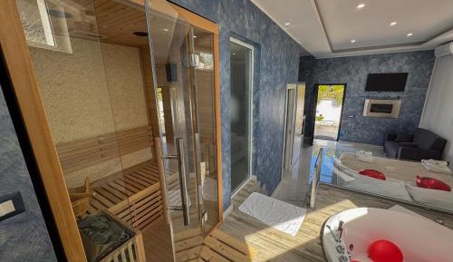 Deluxe Suite with Spa Bath
