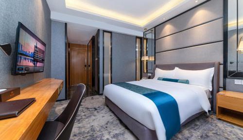 Deluxe Queen Room