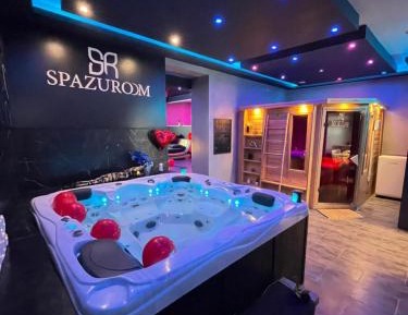 Queen Suite with Spa Bath