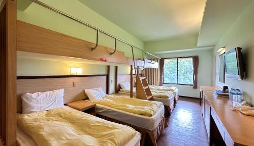 Family Suite (6 Adults)