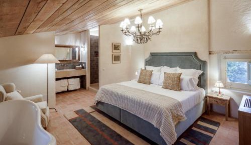 Deluxe Double Room with Bath