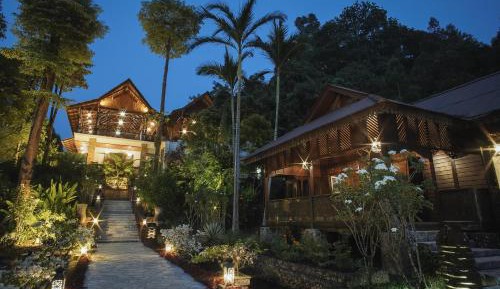 Villa with Garden View