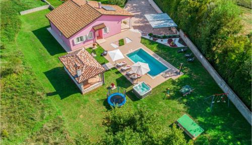 Three-Bedroom Vacation Home 