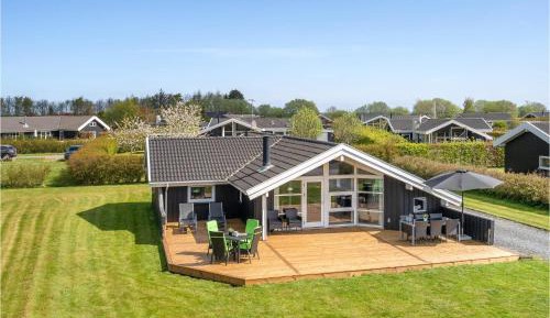 Three-Bedroom Holiday Home 