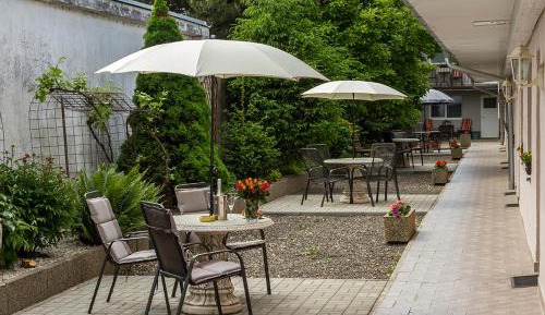 Deluxe One-Bedroom Apartment with Garden View
