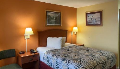 Queen Room - Non-Smoking