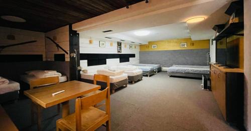 10-Bed Mixed Dormitory Room
