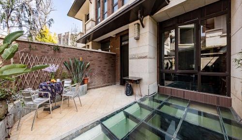 Villa with Garden View