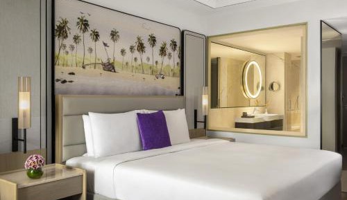 Deluxe Room King Bed