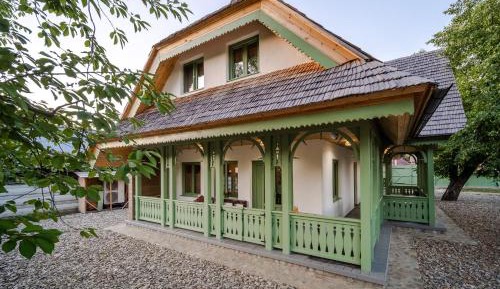 Three-Bedroom Townhouse