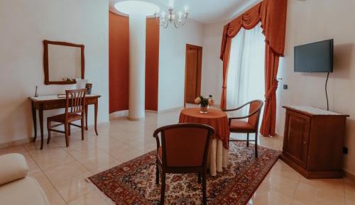 Deluxe Suite with Spa Bath