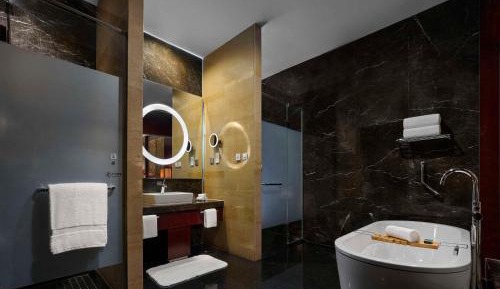 Premier King Suite