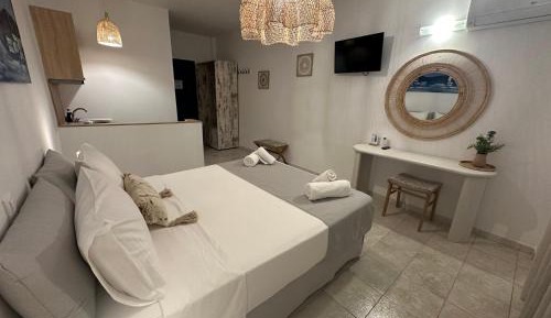 Studio (2 Adults)